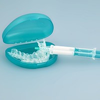 Take-home teeth whitening kit